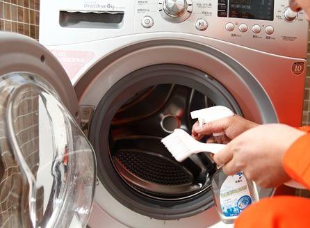 家政阿姨來家中清潔洗衣機(jī),很多人都不知方法,難怪這么臟有臭味